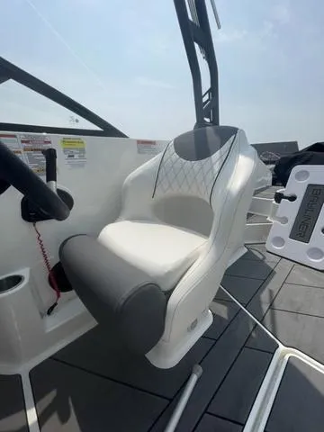 Slide: The Image of Bayliner DX 2250 2022 - 25