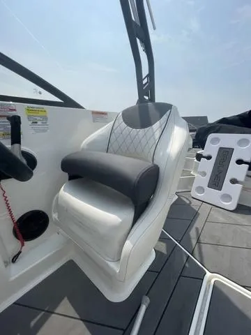 Slide: The Image of Bayliner DX 2250 2022 - 26