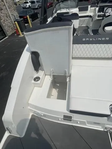 Slide: The Image of Bayliner DX 2250 2022 - 6