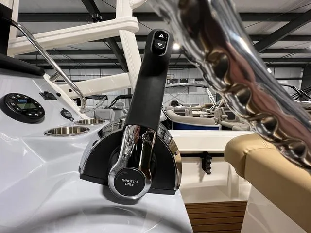 Slide: The Image of Bayliner Trophy T20 CX 2023 - 23