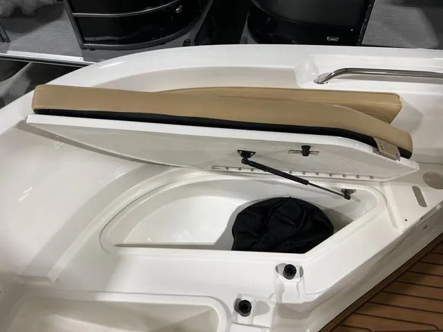 Slide: The Image of Bayliner Trophy T20 CX 2023 - 31