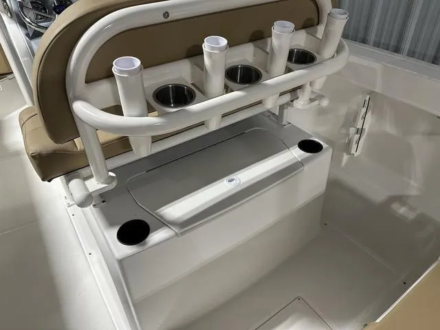 Slide: The Image of Bayliner Trophy T22 CX 2024 - 10