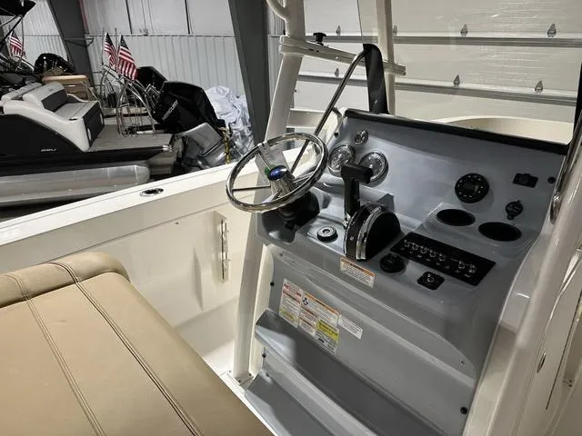 Slide: The Image of Bayliner Trophy T22 CX 2024 - 13