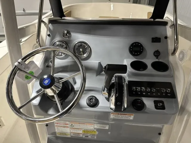 Slide: The Image of Bayliner Trophy T22 CX 2024 - 15