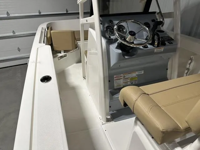 Slide: The Image of Bayliner Trophy T22 CX 2024 - 20