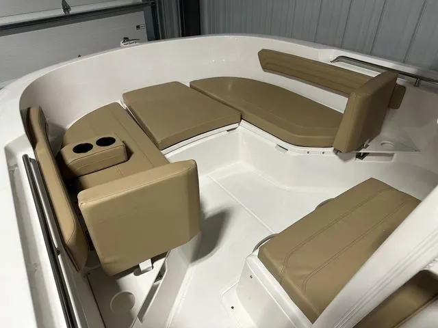 Slide: The Image of Bayliner Trophy T22 CX 2024 - 21