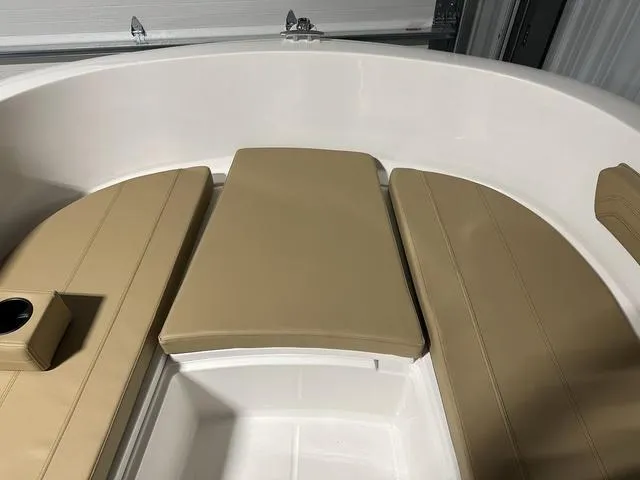 Slide: The Image of Bayliner Trophy T22 CX 2024 - 23