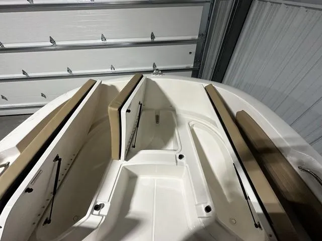 Slide: The Image of Bayliner Trophy T22 CX 2024 - 27