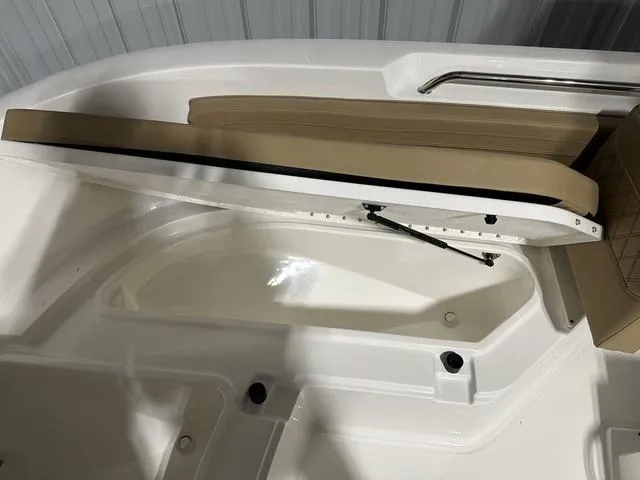 Slide: The Image of Bayliner Trophy T22 CX 2024 - 30