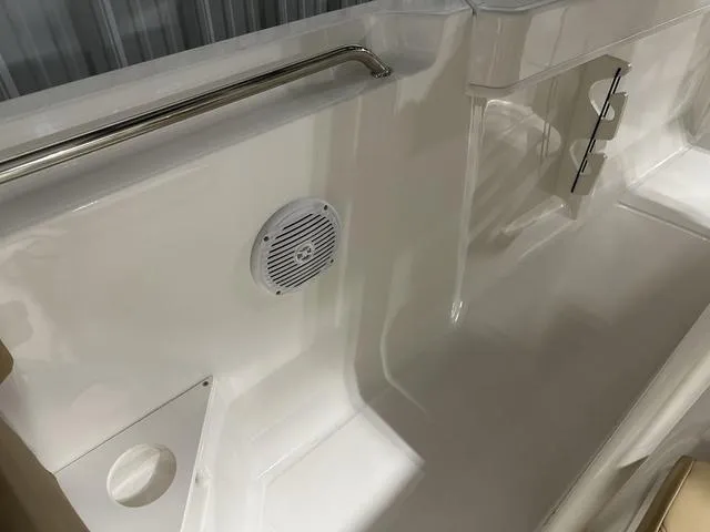 Slide: The Image of Bayliner Trophy T22 CX 2024 - 31