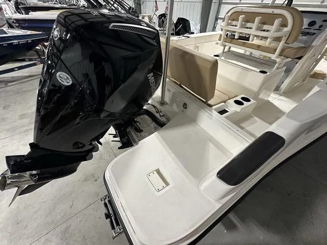 Slide: The Image of Bayliner Trophy T22 CX 2024 - 4