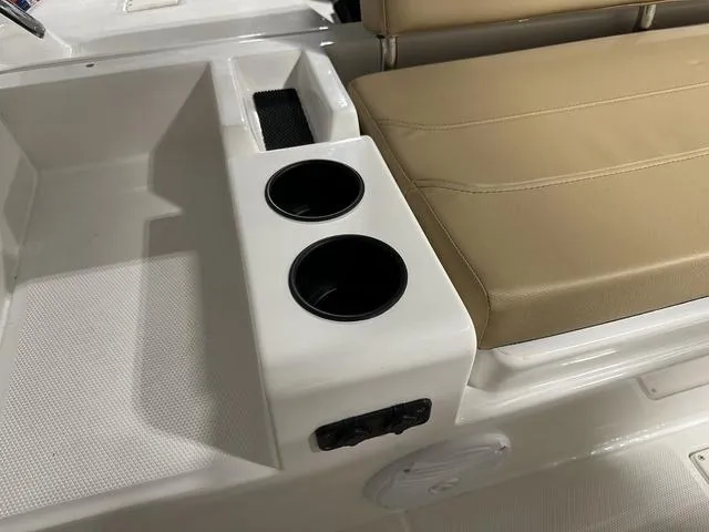 Slide: The Image of Bayliner Trophy T22 CX 2024 - 7