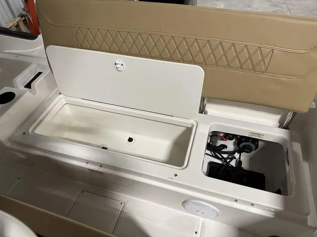 Slide: The Image of Bayliner Trophy T22 CX 2024 - 9