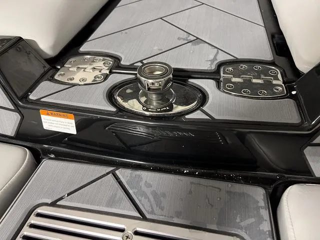 Slide: The Image of Malibu Wakesetter 22 LSV 2024 - 11