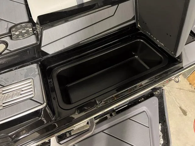 Slide: The Image of Malibu Wakesetter 22 LSV 2024 - 12