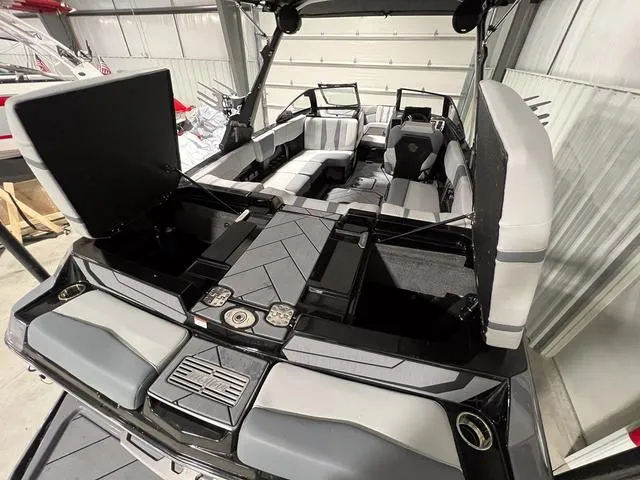 Slide: The Image of Malibu Wakesetter 22 LSV 2024 - 13