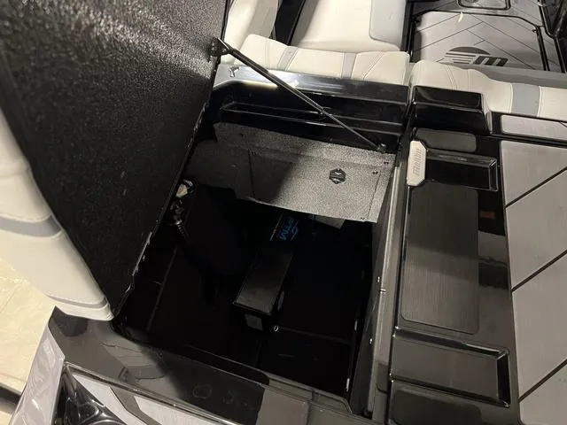 Slide: The Image of Malibu Wakesetter 22 LSV 2024 - 14