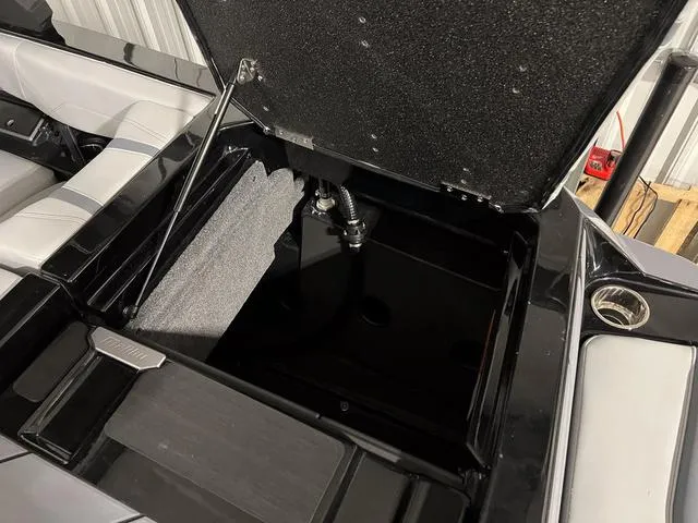 Slide: The Image of Malibu Wakesetter 22 LSV 2024 - 15