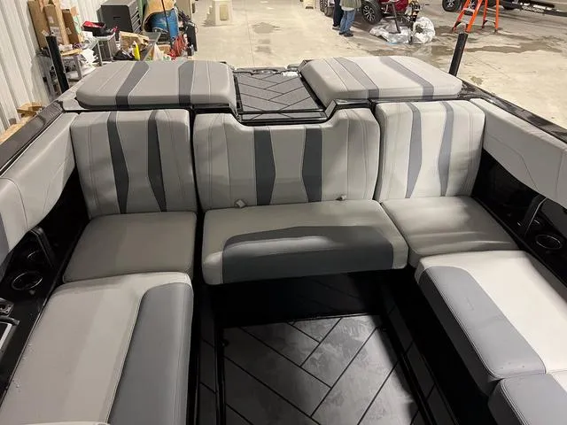 Slide: The Image of Malibu Wakesetter 22 LSV 2024 - 16