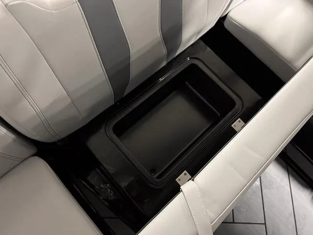 Slide: The Image of Malibu Wakesetter 22 LSV 2024 - 17