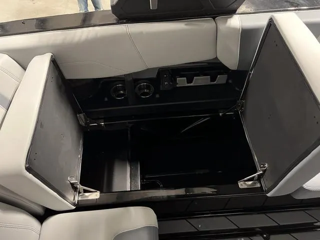 Slide: The Image of Malibu Wakesetter 22 LSV 2024 - 18