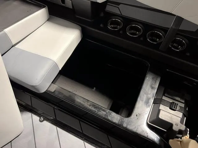 Slide: The Image of Malibu Wakesetter 22 LSV 2024 - 19