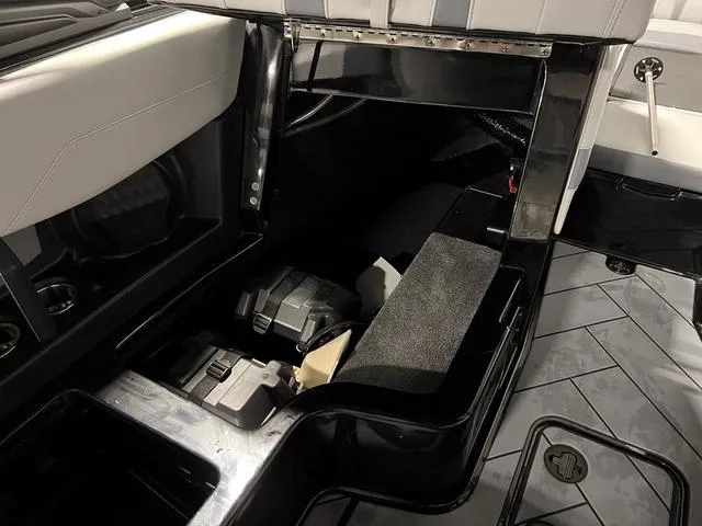 Slide: The Image of Malibu Wakesetter 22 LSV 2024 - 20