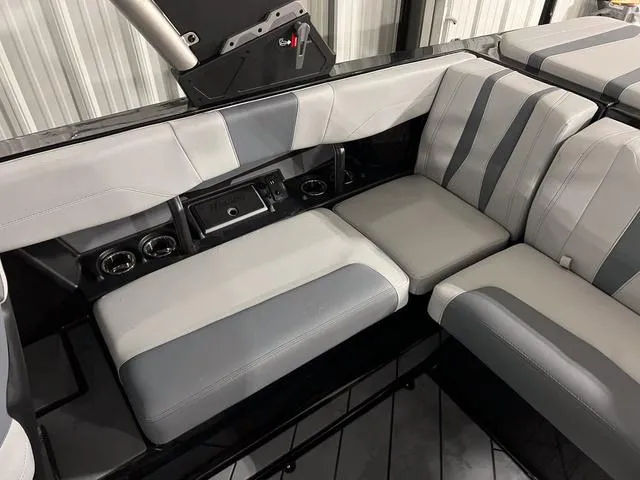 Slide: The Image of Malibu Wakesetter 22 LSV 2024 - 22