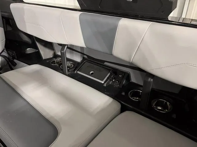 Slide: The Image of Malibu Wakesetter 22 LSV 2024 - 24