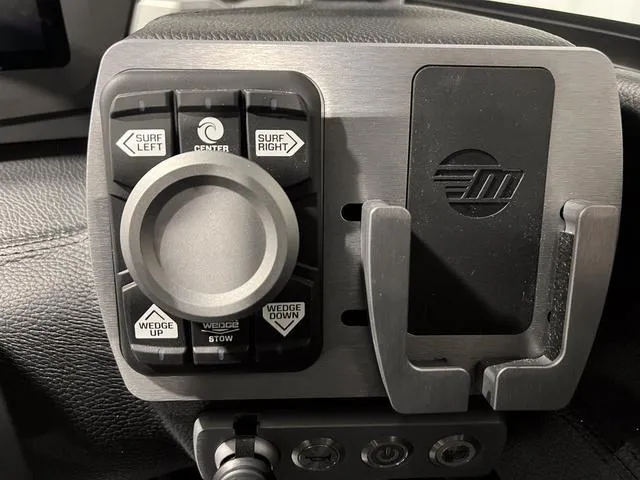 Slide: The Image of Malibu Wakesetter 22 LSV 2024 - 30