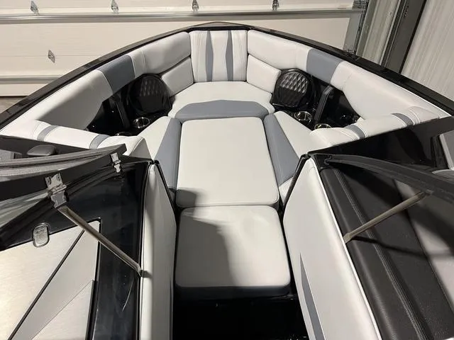 Slide: The Image of Malibu Wakesetter 22 LSV 2024 - 32