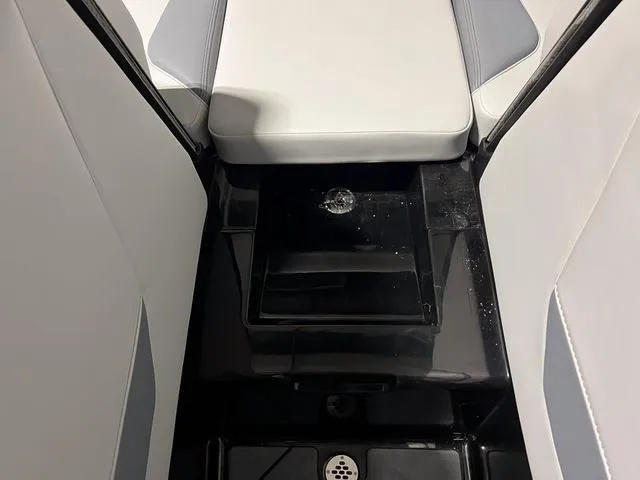 Slide: The Image of Malibu Wakesetter 22 LSV 2024 - 33