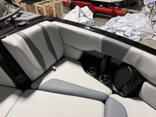 Slide: The Image of Malibu Wakesetter 22 LSV 2024 - 34