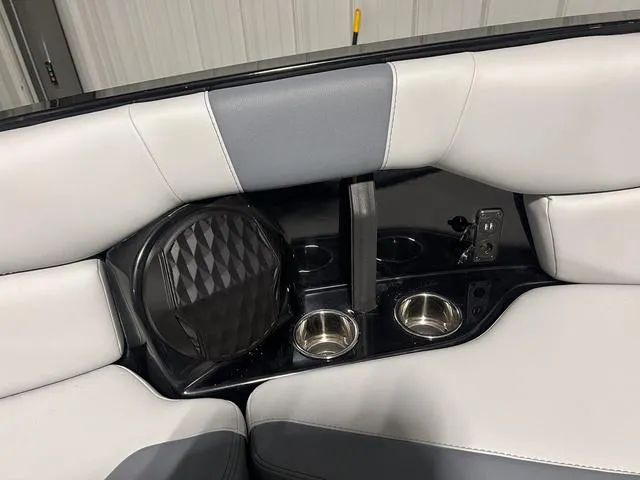 Slide: The Image of Malibu Wakesetter 22 LSV 2024 - 38