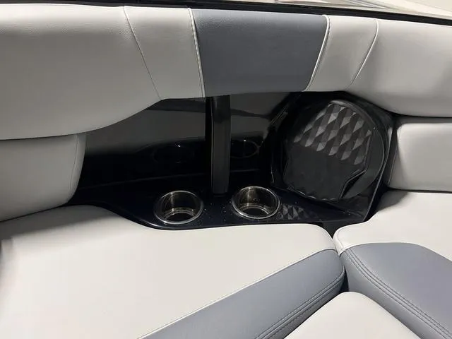 Slide: The Image of Malibu Wakesetter 22 LSV 2024 - 39