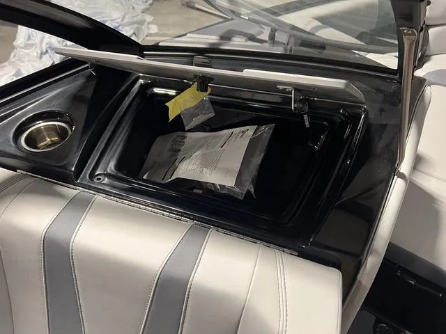 Slide: The Image of Malibu Wakesetter 22 LSV 2024 - 42