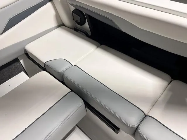 Slide: The Image of Axis T220-r 2024 - 11