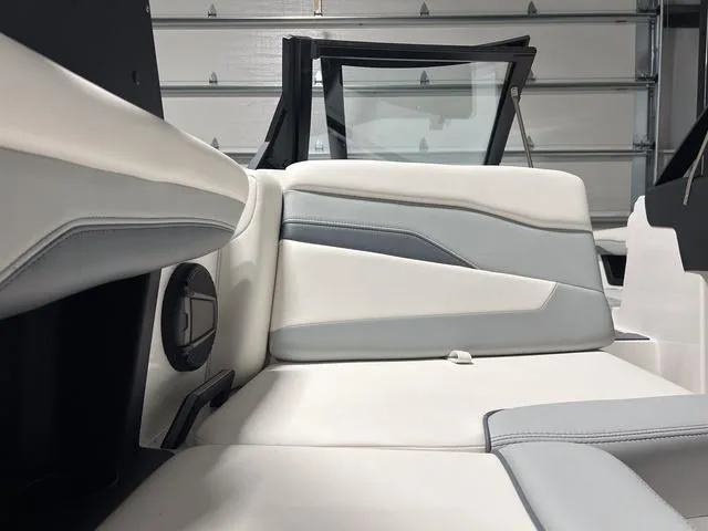 Slide: The Image of Axis T220-r 2024 - 12