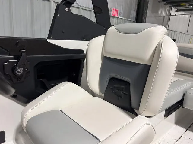 Slide: The Image of Axis T220-r 2024 - 13