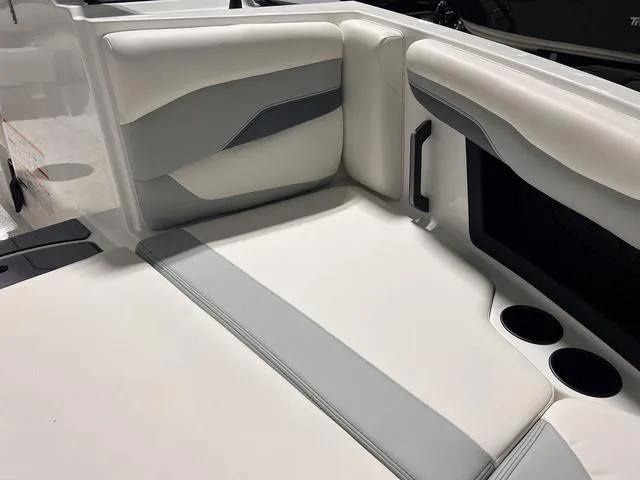 Slide: The Image of Axis T220-r 2024 - 23