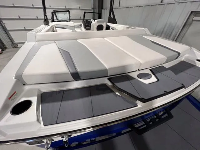 Slide: The Image of Axis T220-r 2024 - 9