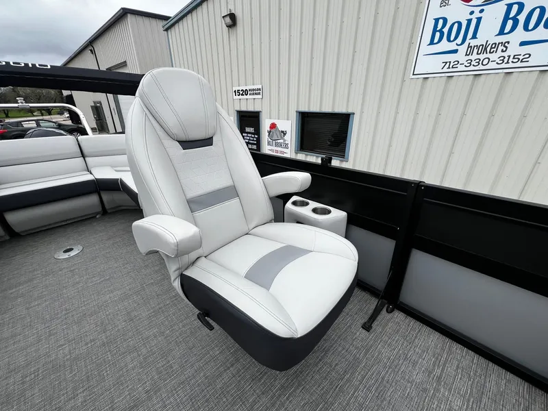 Slide: The Image of Viaggio 23U Diamante 2022 boat interior with luxurious seating and cup holders. - 13