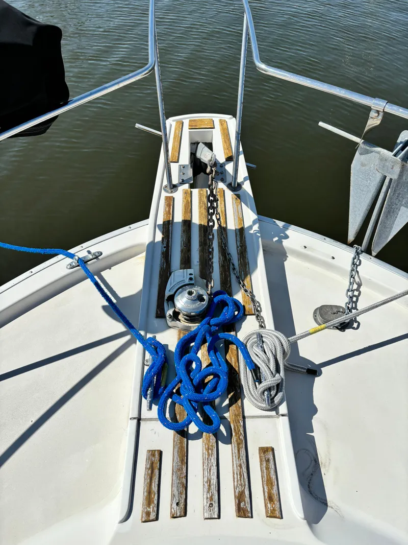 Slide: The Image of 1987 Silverton AFT CABIN boat deck with ropes and anchor chain. - 31