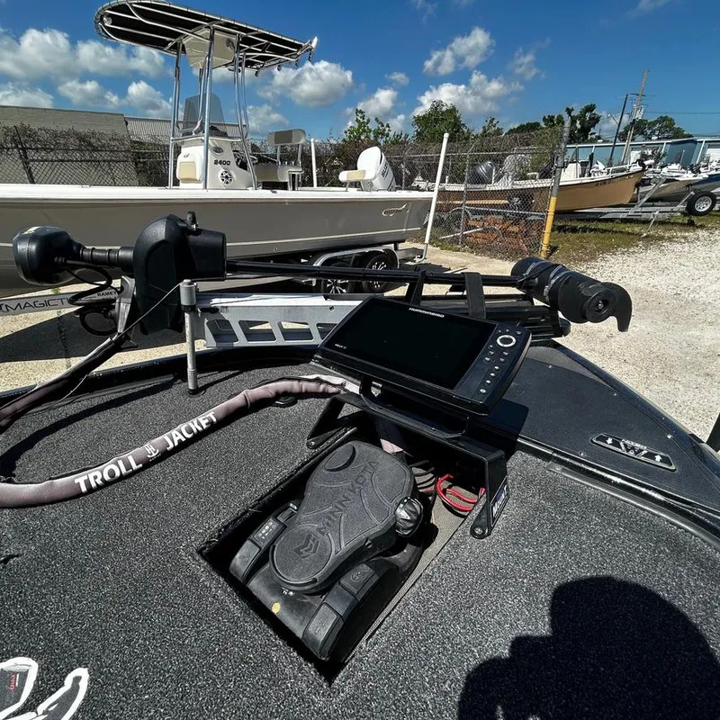 Slide: The Image of Nitro Z20 Pro 2019 boat with trolling motor and fish finder. - 25