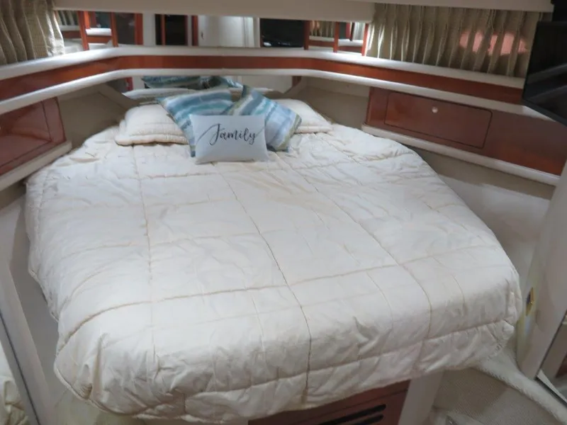 Slide: The Image of Sea Ray 450 Express Bridge 2002 - 11