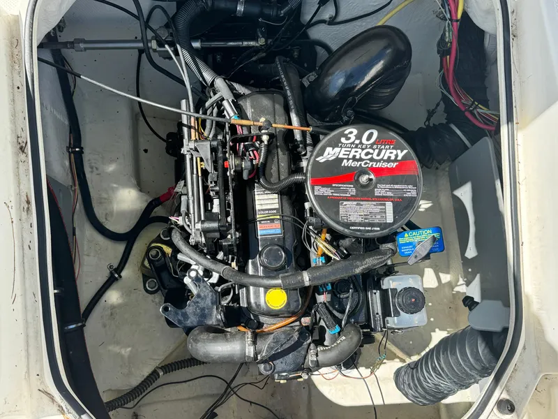 Slide: The Image of 2005 Trophy 1952 Walkaround boat engine, 3.0L Mercury MerCruiser, detailed view. - 24