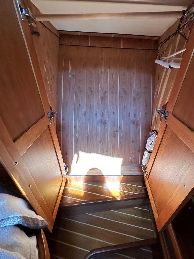 Slide: The Image of Vip Hanging closet - 23