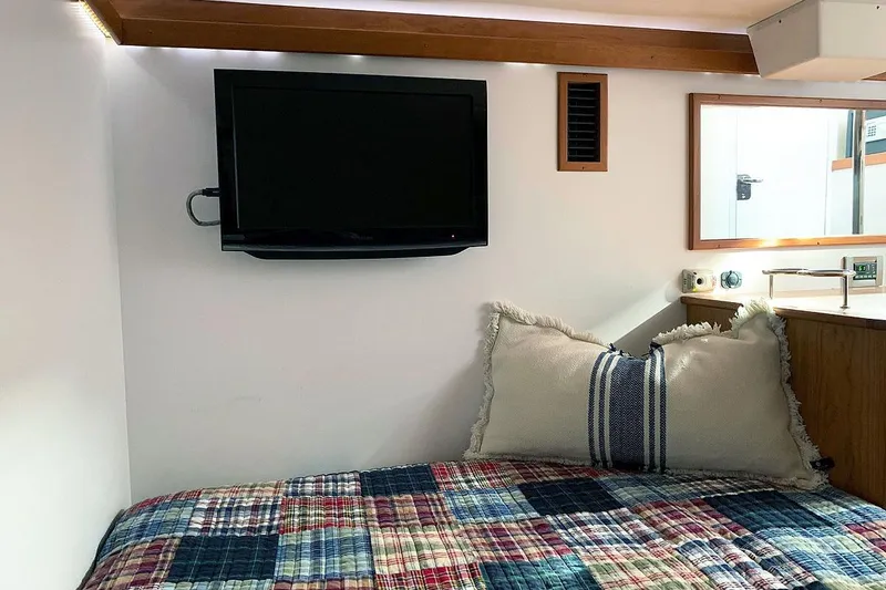 Slide: The Image of Crew Cabin - 27