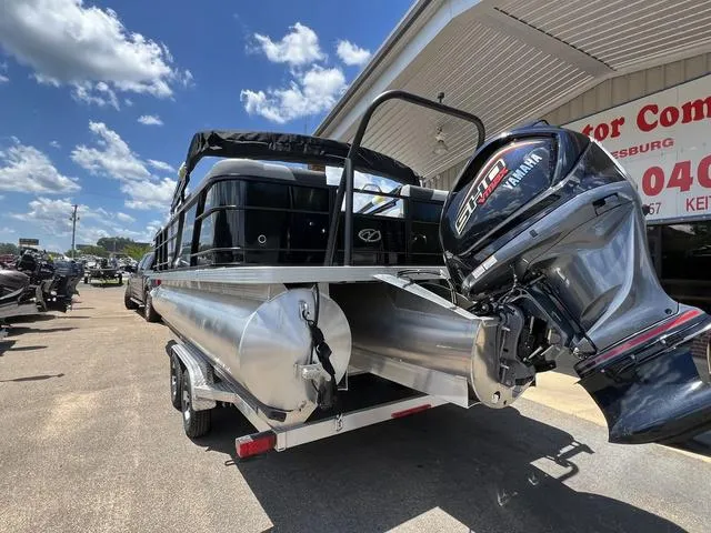 Slide: The Image of Veranda VR22RC Luxury Tri-Toon 2024 - 10