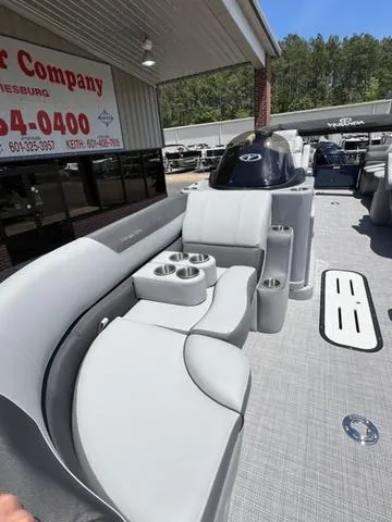 Slide: The Image of Veranda VR22RC Luxury Tri-Toon 2024 - 14